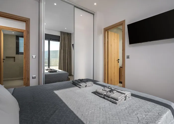 Elesia Кремасти