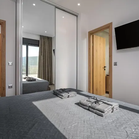 Elesia Κρεμαστή